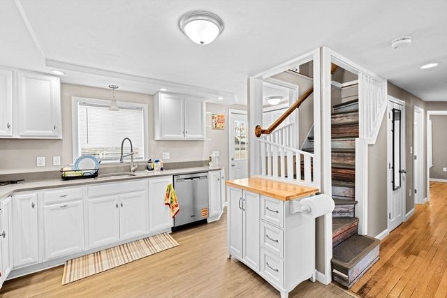 15 Packard Ave, Hull, MA 02045