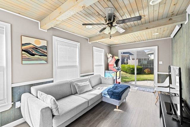 15 Packard Ave, Hull, MA 02045