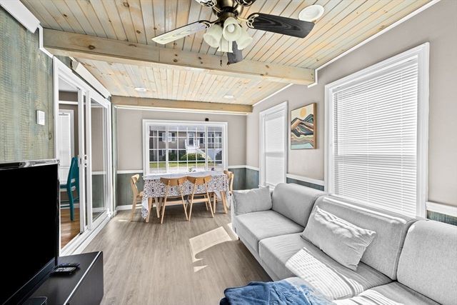 15 Packard Ave, Hull, MA 02045