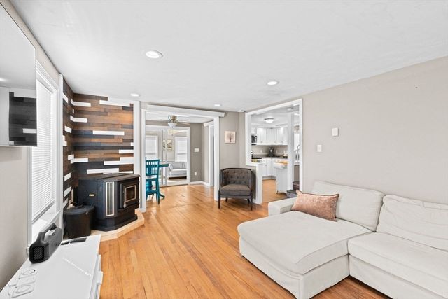 15 Packard Ave, Hull, MA 02045