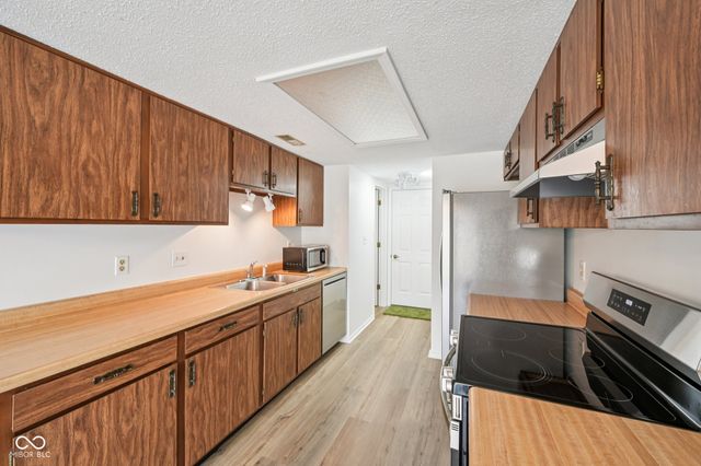 9113 Cinnebar Drive, Indianapolis, IN 46268