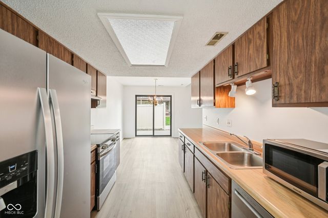 9113 Cinnebar Drive, Indianapolis, IN 46268