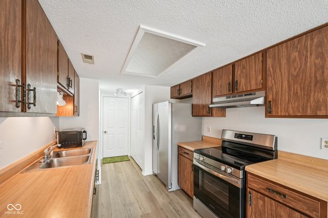 9113 Cinnebar Drive, Indianapolis, IN 46268