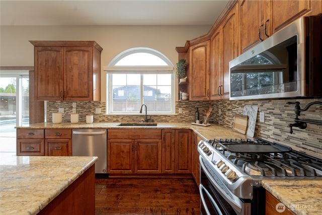 19837 47th Avenue NE, Lake Forest Park, WA 98155