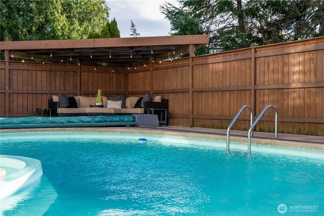 19837 47th Avenue NE, Lake Forest Park, WA 98155