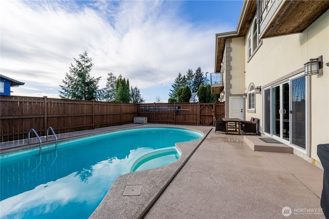 19837 47th Avenue NE, Lake Forest Park, WA 98155