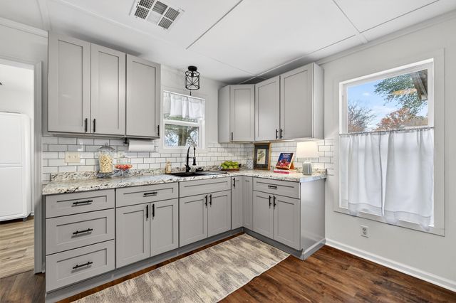 1710 W Crawford Street, Denison, TX 75020