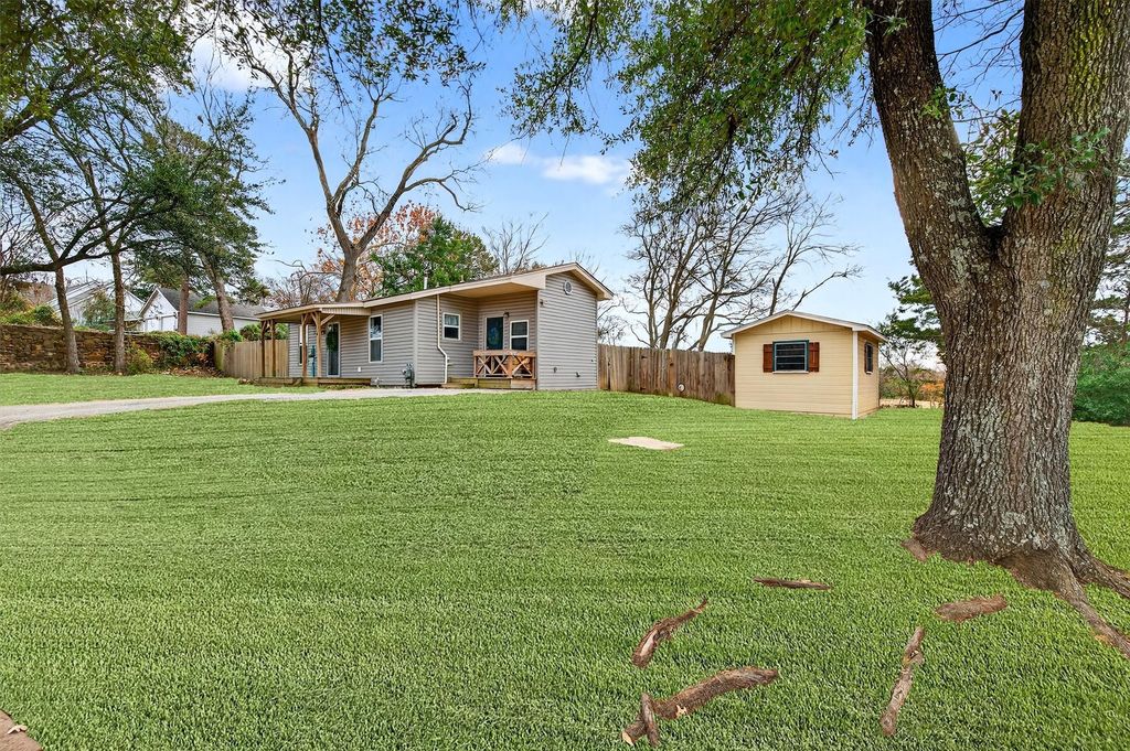 1710 W Crawford Street, Denison, TX 75020