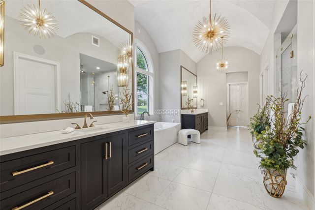 1521 Meandering Way Drive, Westlake, TX 76262