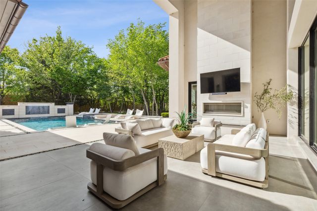 1521 Meandering Way Drive, Westlake, TX 76262