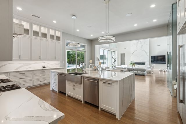 1521 Meandering Way Drive, Westlake, TX 76262