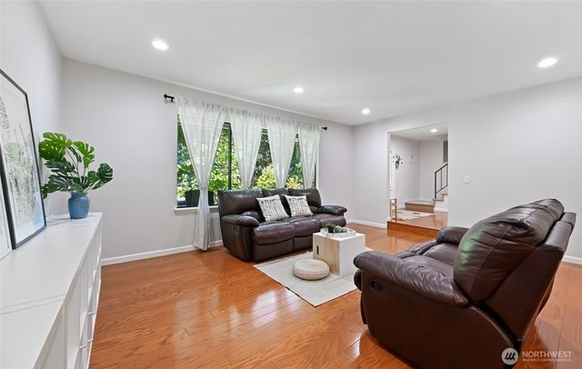 14208 93rd Avenue NE, Kirkland, WA 98034