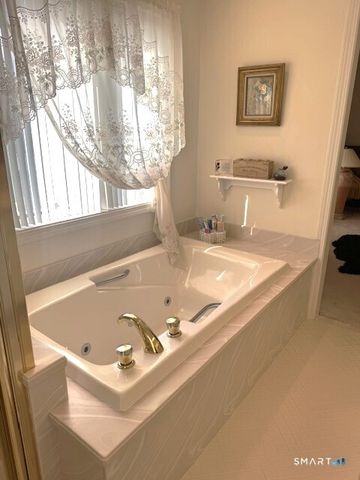 15 Abel Xing, Norwich, CT 06360