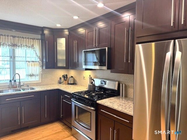 15 Abel Xing, Norwich, CT 06360