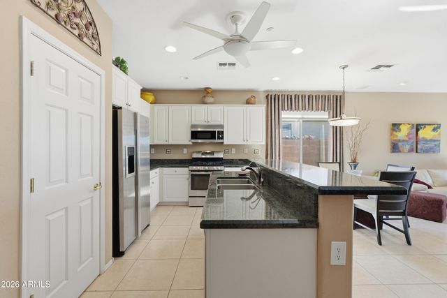 1823 W DION Drive W, Phoenix, AZ 85086