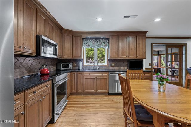 1037 St Lucille Drive, Rotterdam, NY 12306