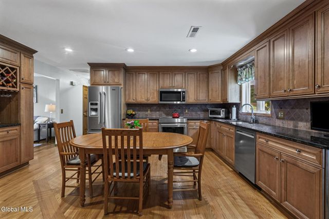 1037 St Lucille Drive, Rotterdam, NY 12306