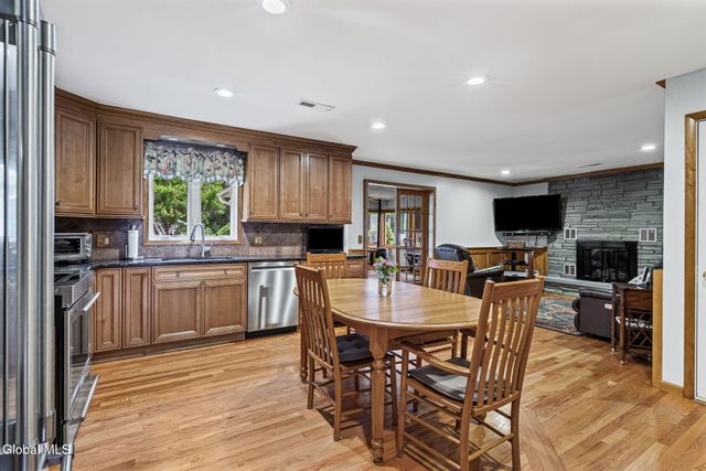 1037 St Lucille Drive, Rotterdam, NY 12306