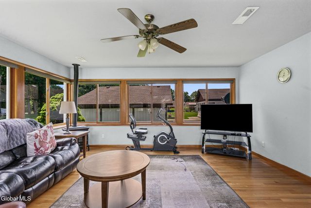 1037 St Lucille Drive, Rotterdam, NY 12306