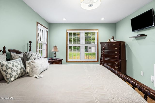 1037 St Lucille Drive, Rotterdam, NY 12306