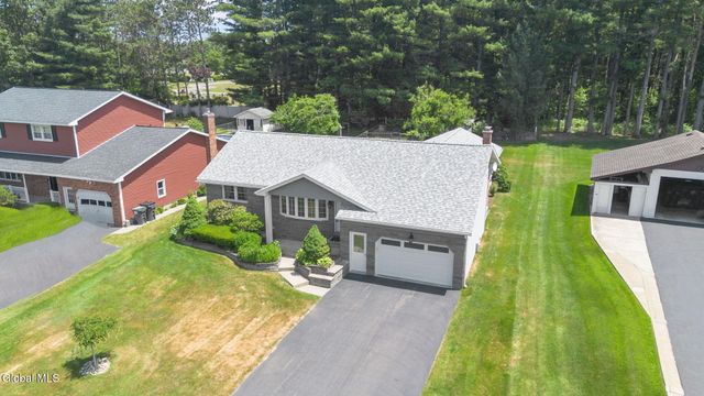 1037 St Lucille Drive, Rotterdam, NY 12306