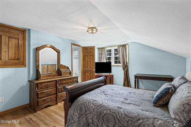 1037 St Lucille Drive, Rotterdam, NY 12306