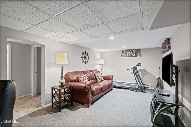 1037 St Lucille Drive, Rotterdam, NY 12306