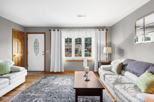 1037 St Lucille Drive, Rotterdam, NY 12306