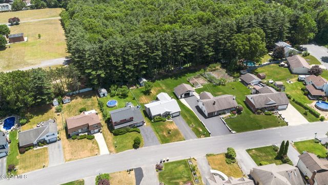 1037 St Lucille Drive, Rotterdam, NY 12306