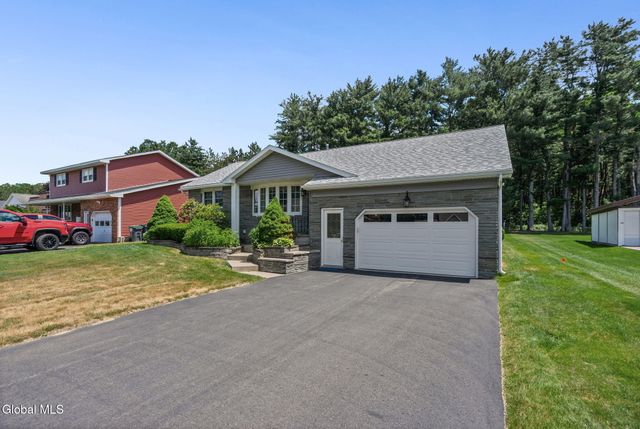 1037 St Lucille Drive, Rotterdam, NY 12306