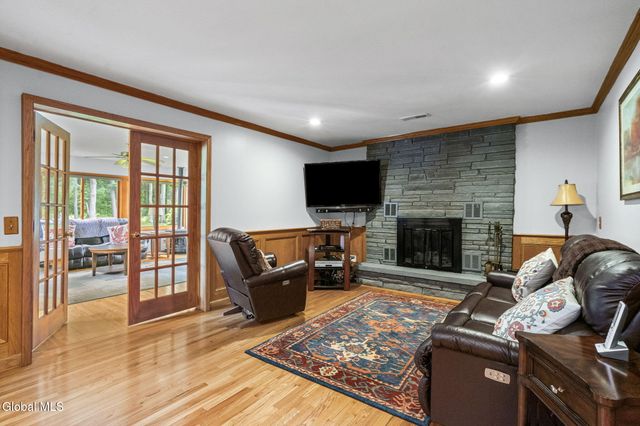 1037 St Lucille Drive, Rotterdam, NY 12306