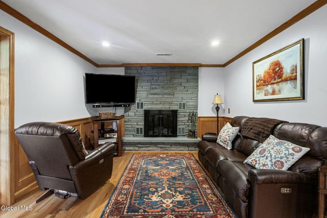 1037 St Lucille Drive, Rotterdam, NY 12306