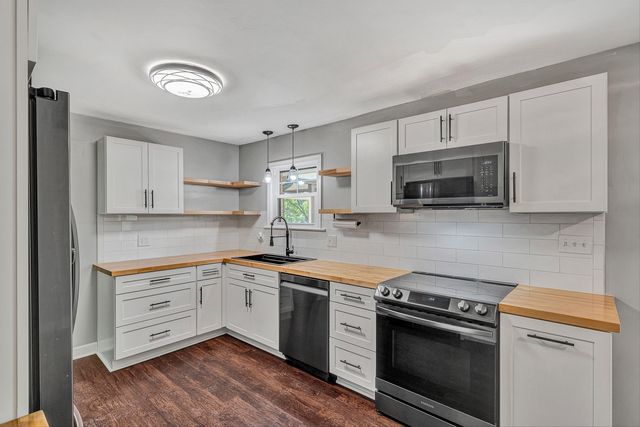1410 Lakeridge CIR, Troutville, VA 24175