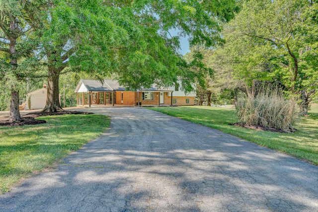 1410 Lakeridge CIR, Troutville, VA 24175