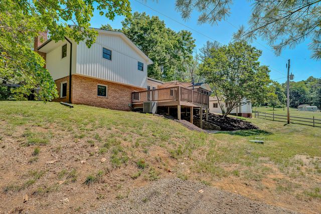 1410 Lakeridge CIR, Troutville, VA 24175