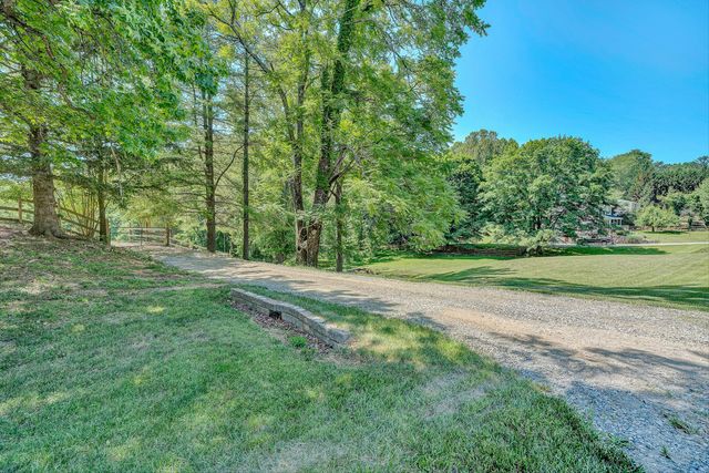 1410 Lakeridge CIR, Troutville, VA 24175