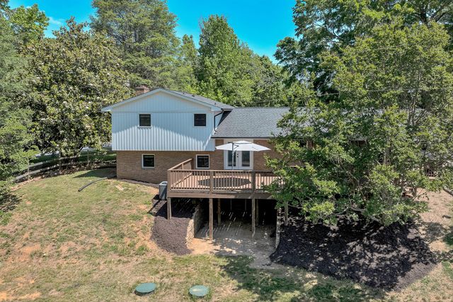 1410 Lakeridge CIR, Troutville, VA 24175
