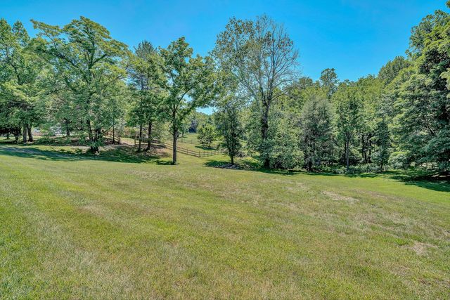 1410 Lakeridge CIR, Troutville, VA 24175