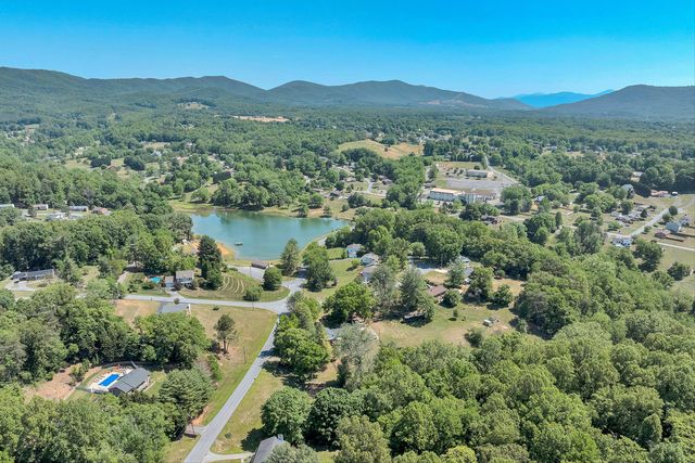 1410 Lakeridge CIR, Troutville, VA 24175