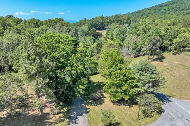 1410 Lakeridge CIR, Troutville, VA 24175