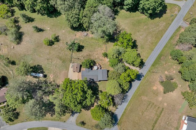 1410 Lakeridge CIR, Troutville, VA 24175