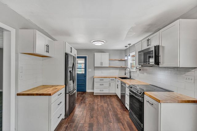 1410 Lakeridge CIR, Troutville, VA 24175