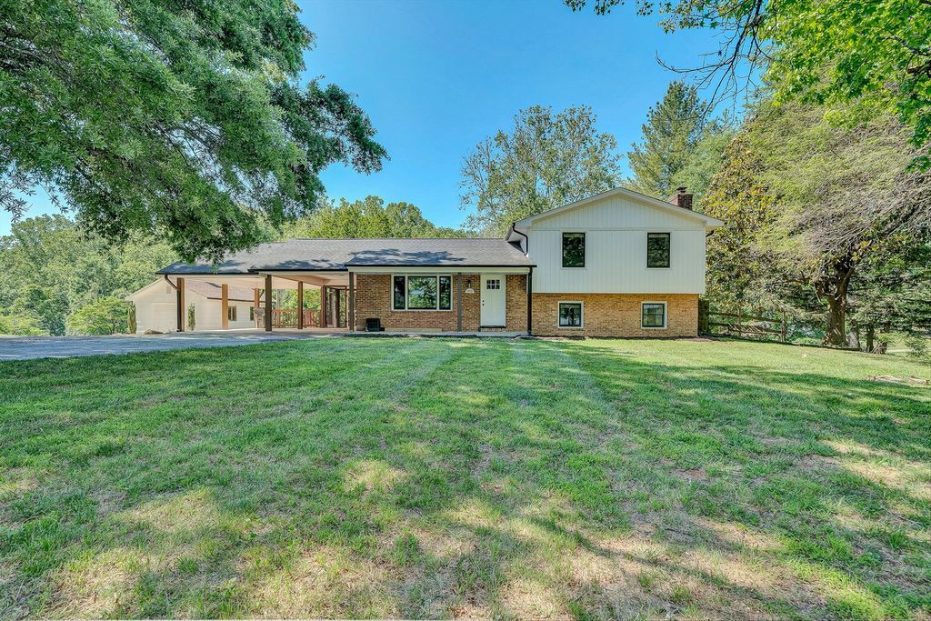 1410 Lakeridge CIR, Troutville, VA 24175