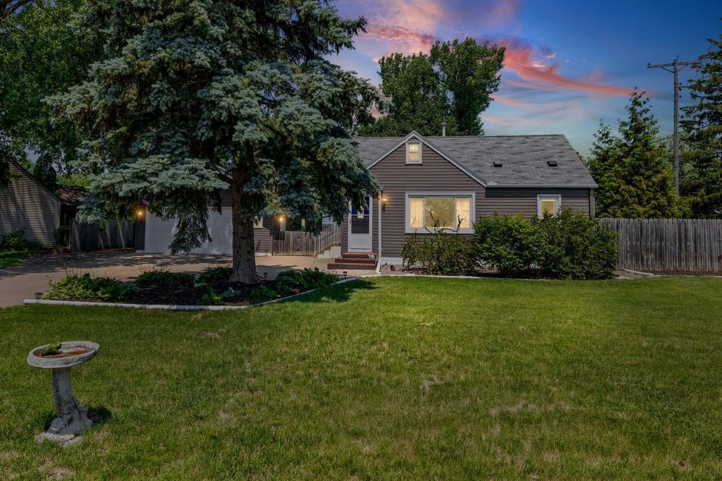 2185 Pinewood Drive, Mounds View, MN 55112