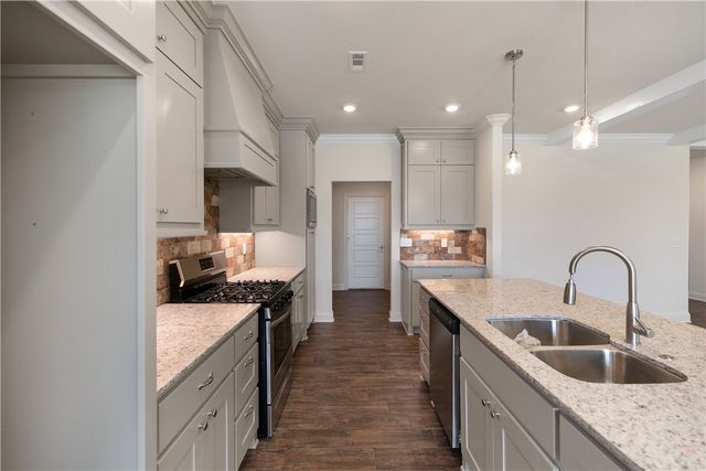 411 Linda Lane, Centerton, AR 72719