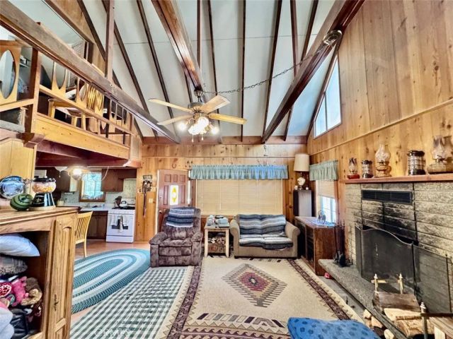 23733 Hillside, Crestline, CA 92325