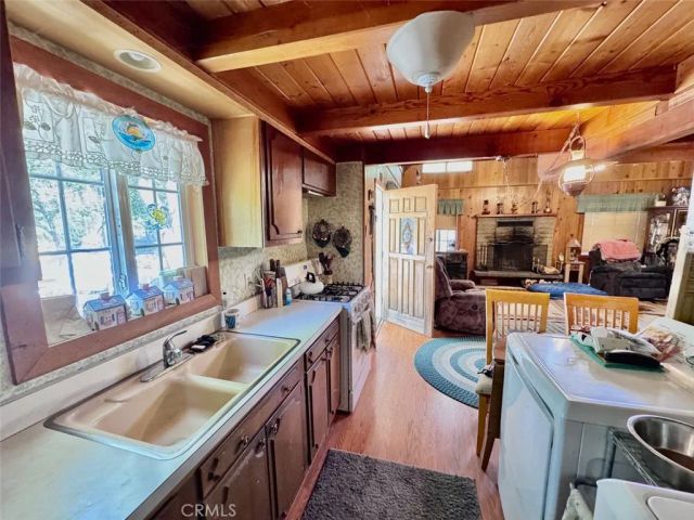 23733 Hillside, Crestline, CA 92325