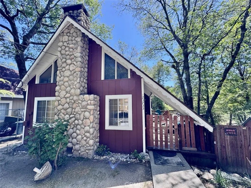 23733 Hillside, Crestline, CA 92325