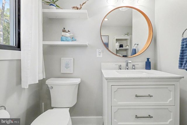 160 SHIPWATCH LN, Reedville, VA 22539