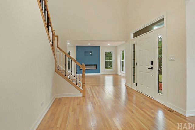 275 Farmhill Drive, Algonquin, IL 60102